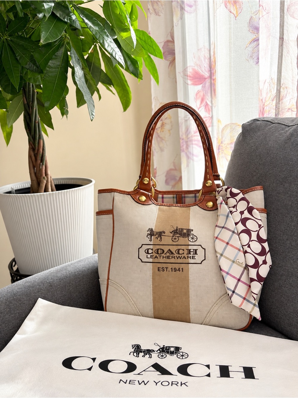 Coach Canvas Tote-circa 2009 💕